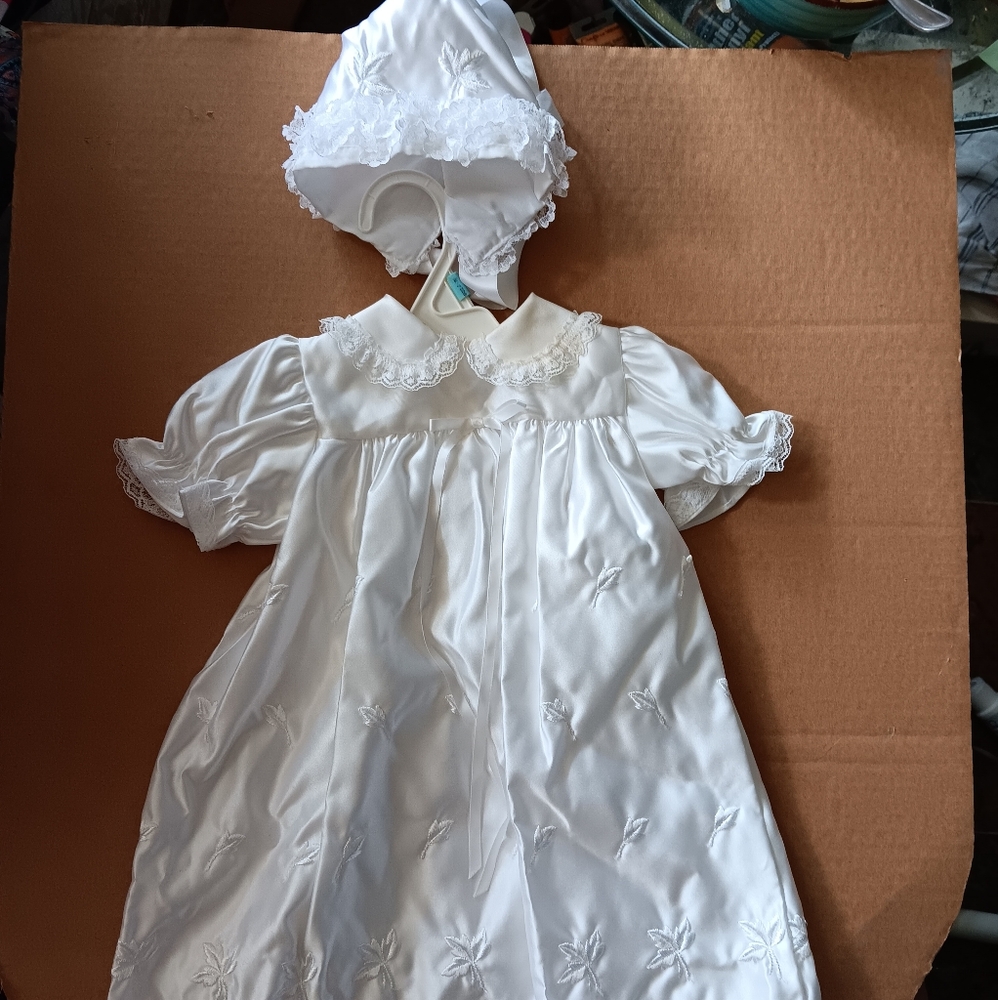 Christening gown sz6to9 months
